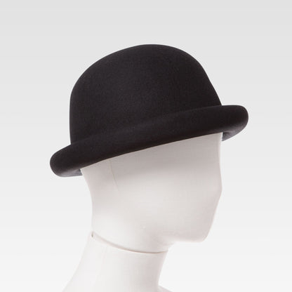 Wool Bell Hat Black mannequin